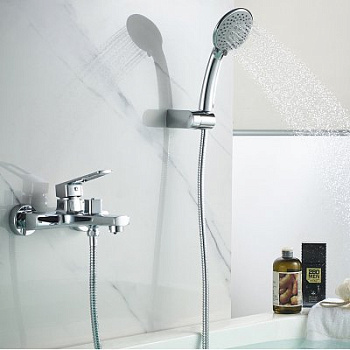 Смеситель L3267 для ванны с коротким изливом дивертор в корпусе шаровый LEDEME 