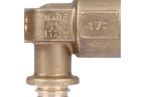 Угольник настенный с длинным патрубком 16-Rp 1/2" для труб из сшитого полиэтилена аксиальный